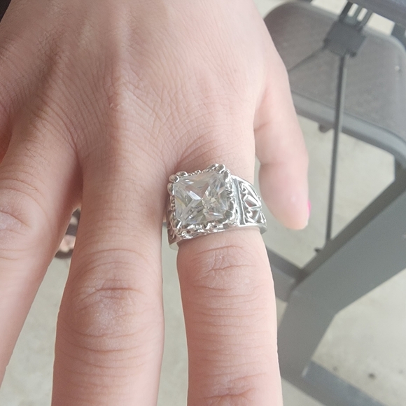 Elegant Silpada Up Town Ring with Clear Gemstone - Picture 8 of 8